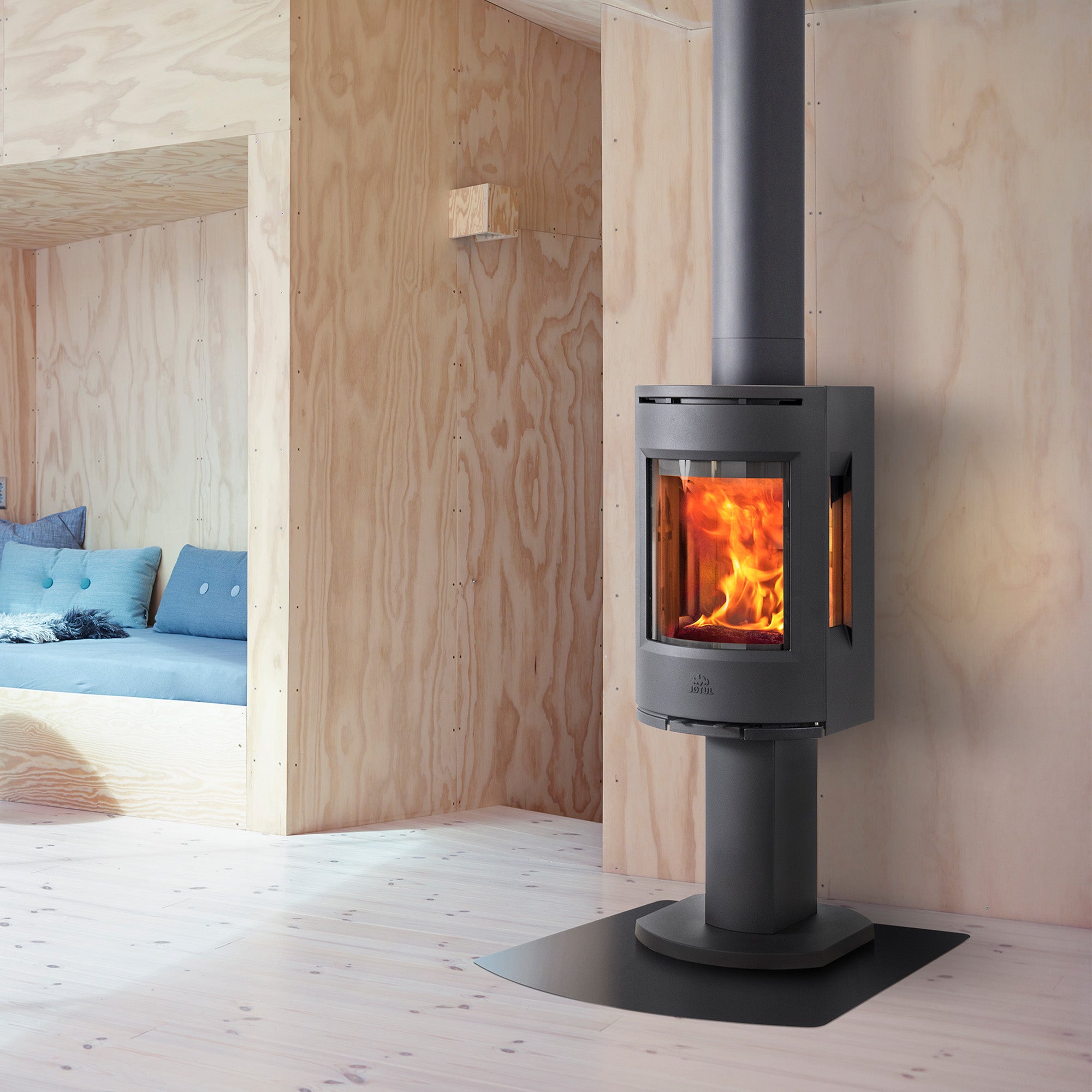 Jotul F136 Wood Burning Stove with Pedestal - Optional Side Glass