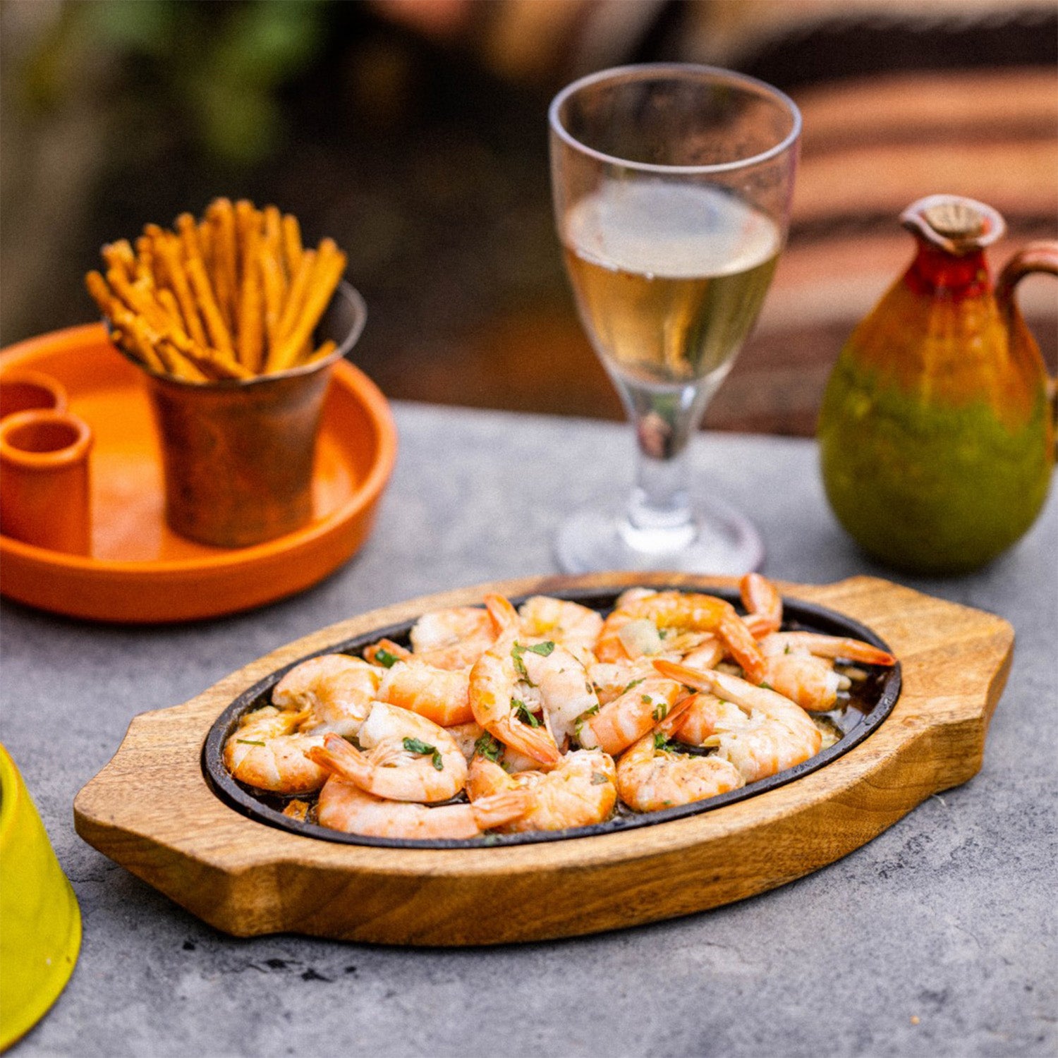 Kadai Cast Sizzling Plate with Wooden Tray