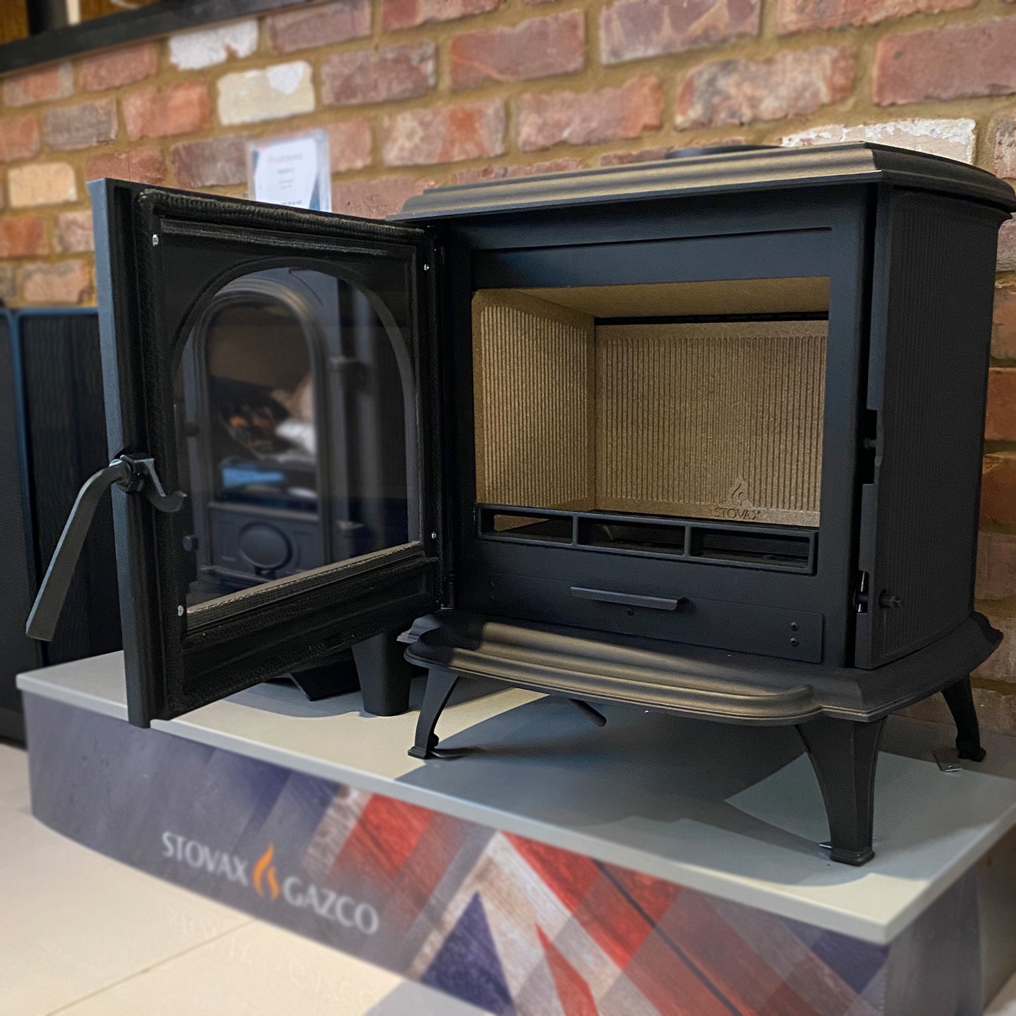 Stovax Huntingdon 30 Clear Door Multifuel Stove - Ex Display