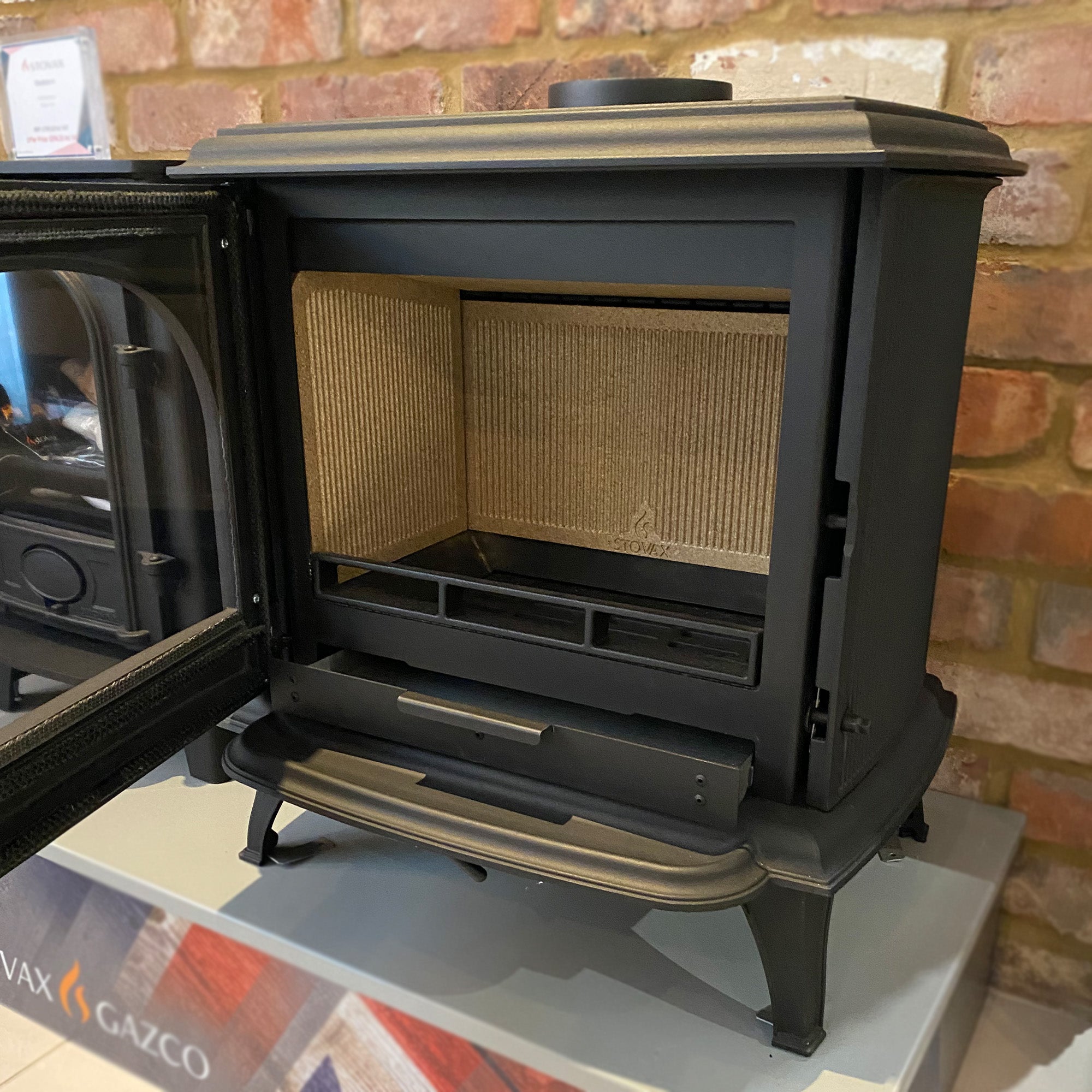 Stovax Huntingdon 30 Clear Door Multifuel Stove - Ex Display