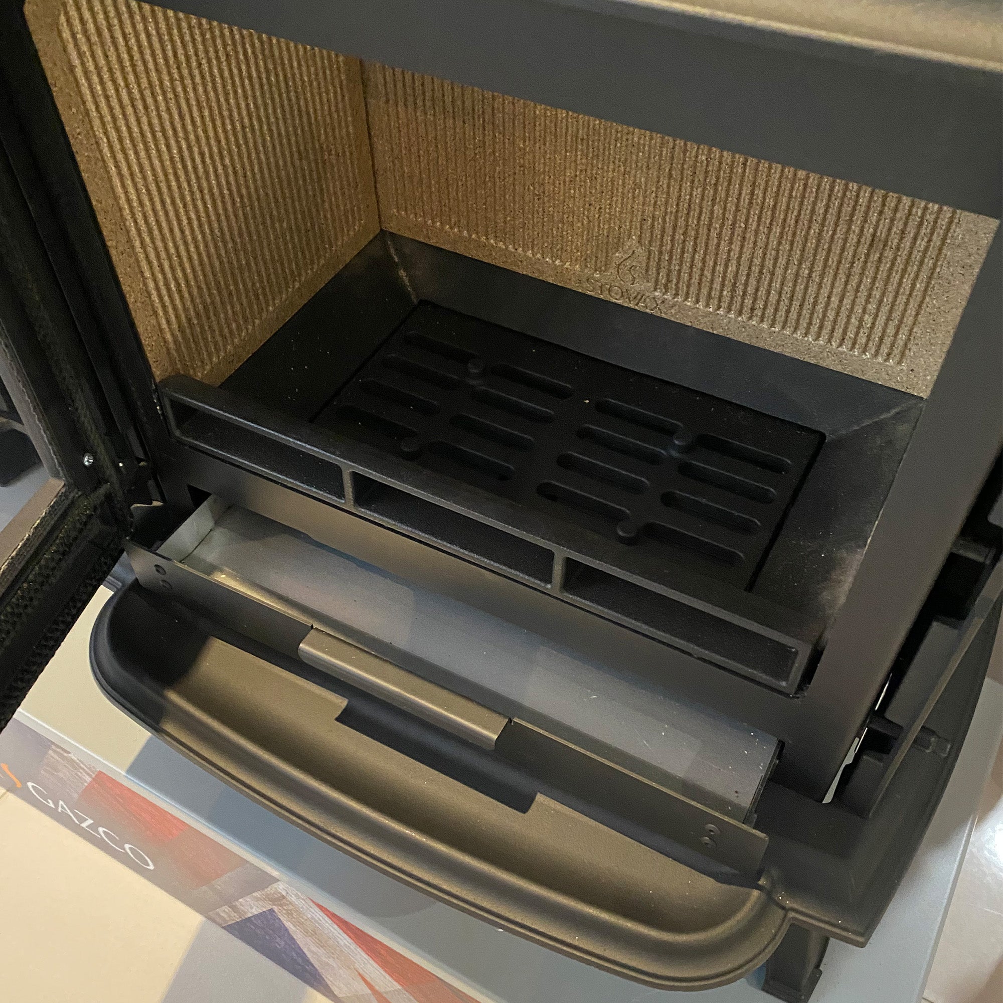 Stovax Huntingdon 30 Clear Door Multifuel Stove - Ex Display