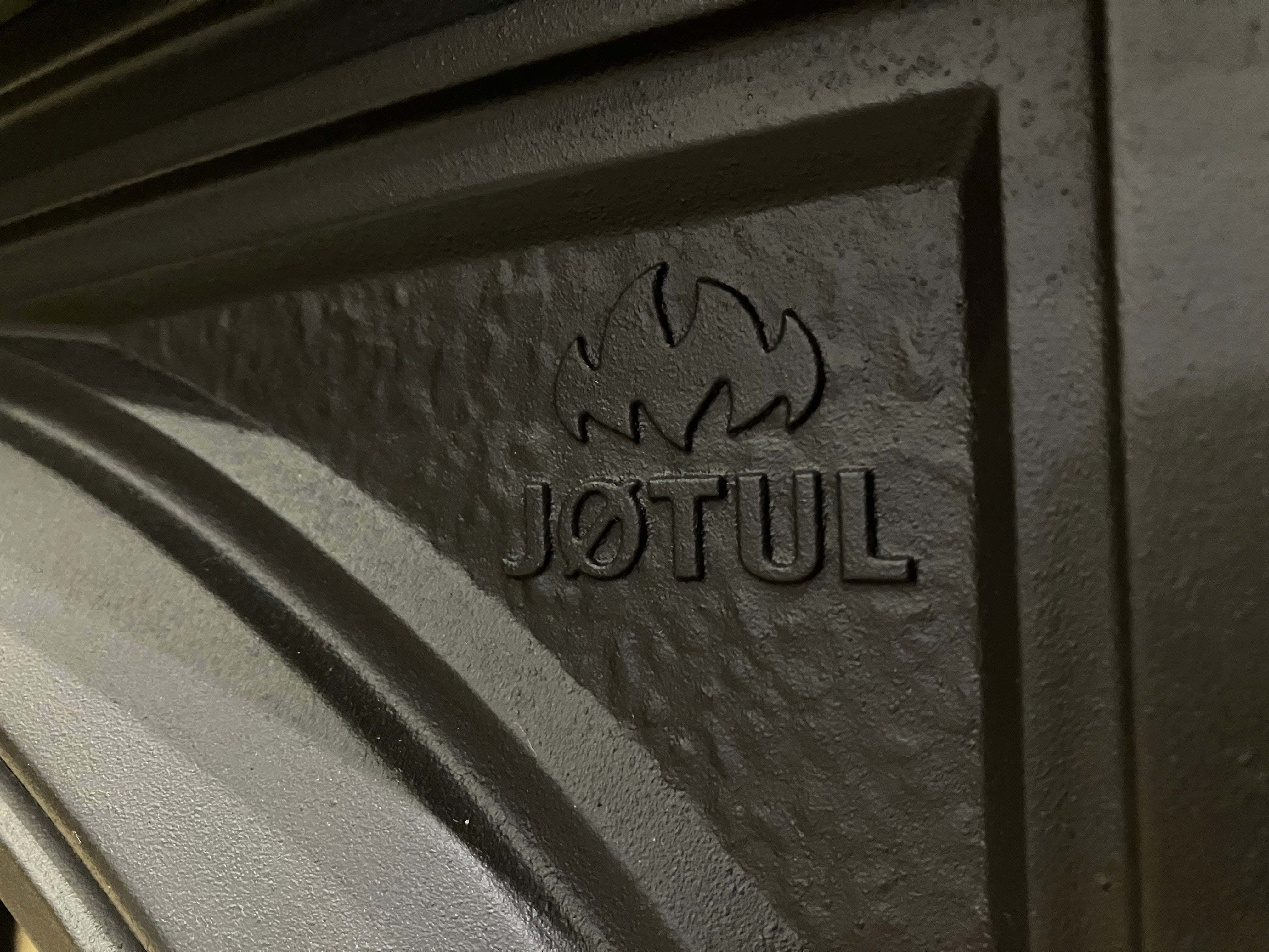 Jotul GF400 Balanced Flue Natural Gas Stove - Matt Black