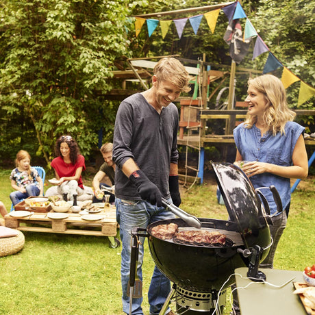 Weber Master Touch E-5750 57cm Charcoal BBQ - Black - Free Weber Rapidfire Chimney Charcoal Starter Set Included