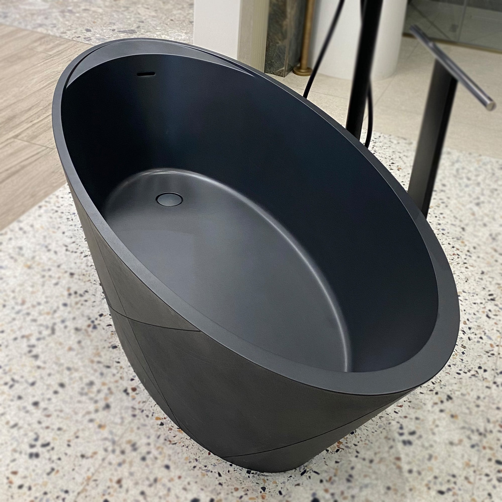 Acquabella Bathtub Opal Quiz in Black - Ex Display