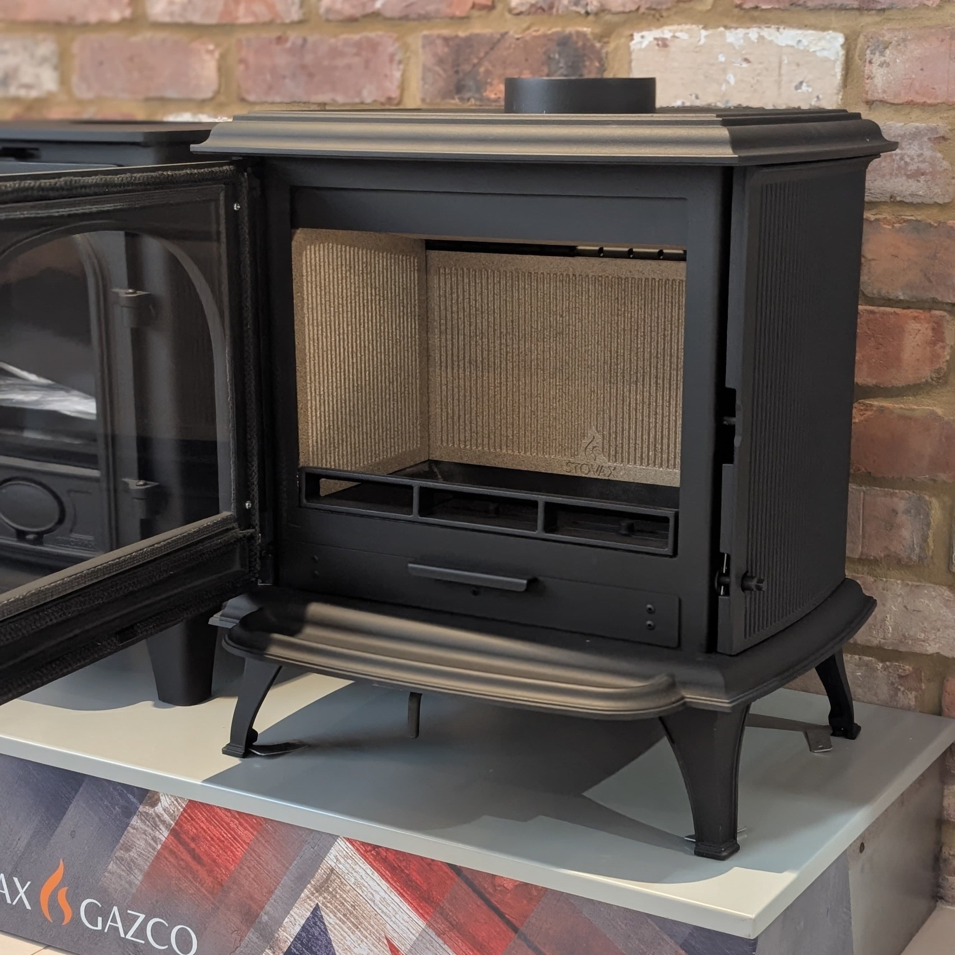 Stovax Huntingdon 30 Clear Door Multfuel Stove - Ex Display