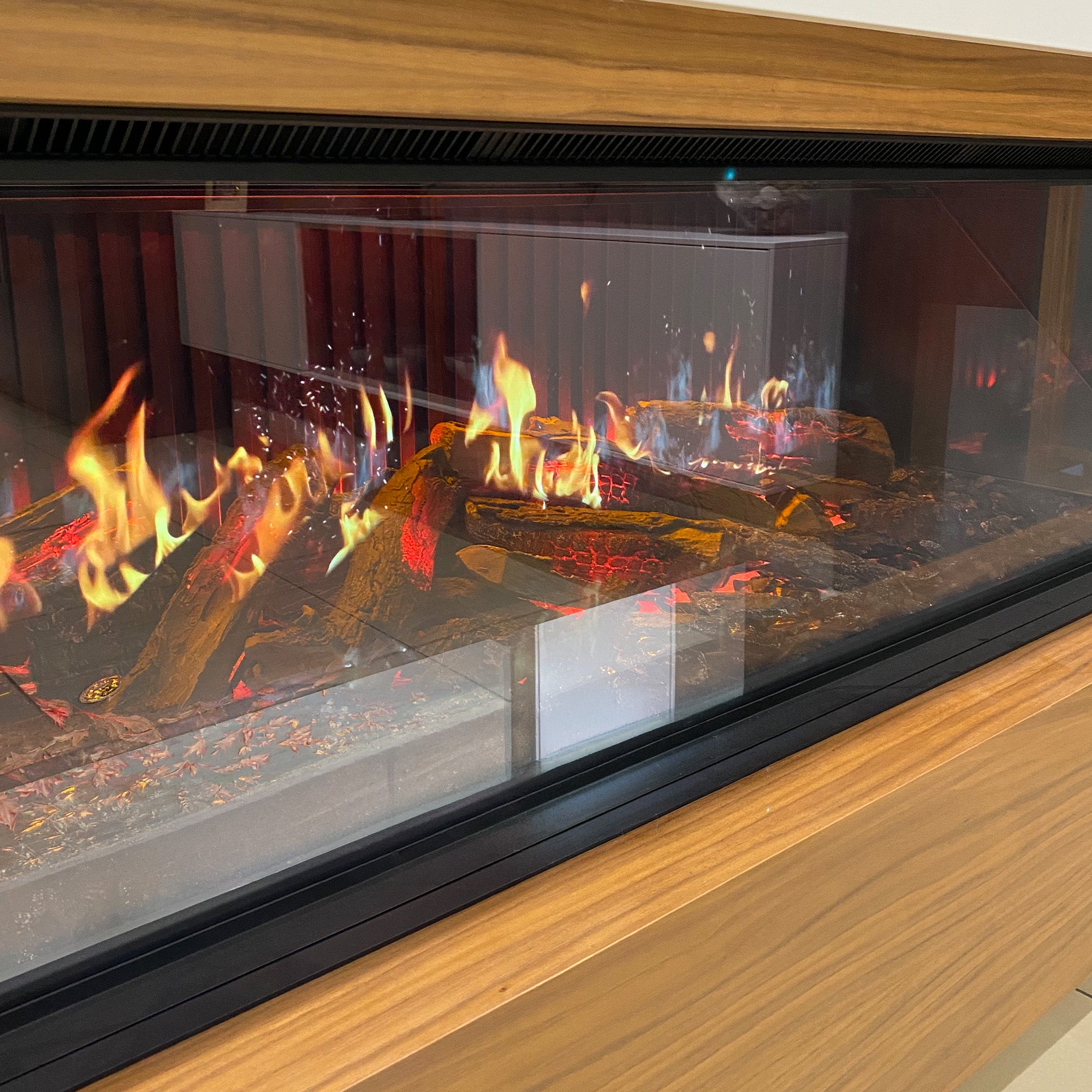 Solus iX15 Electric Fire with Suite - Ex Display