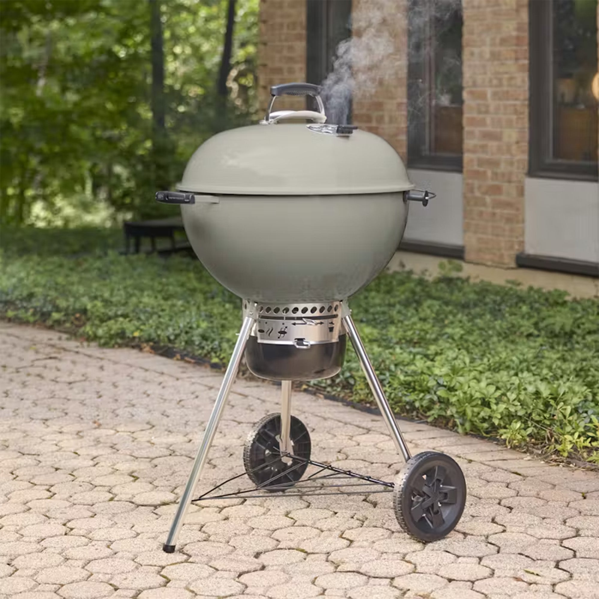 Weber Master Touch Charcoal BBQ 57cm - Smoke