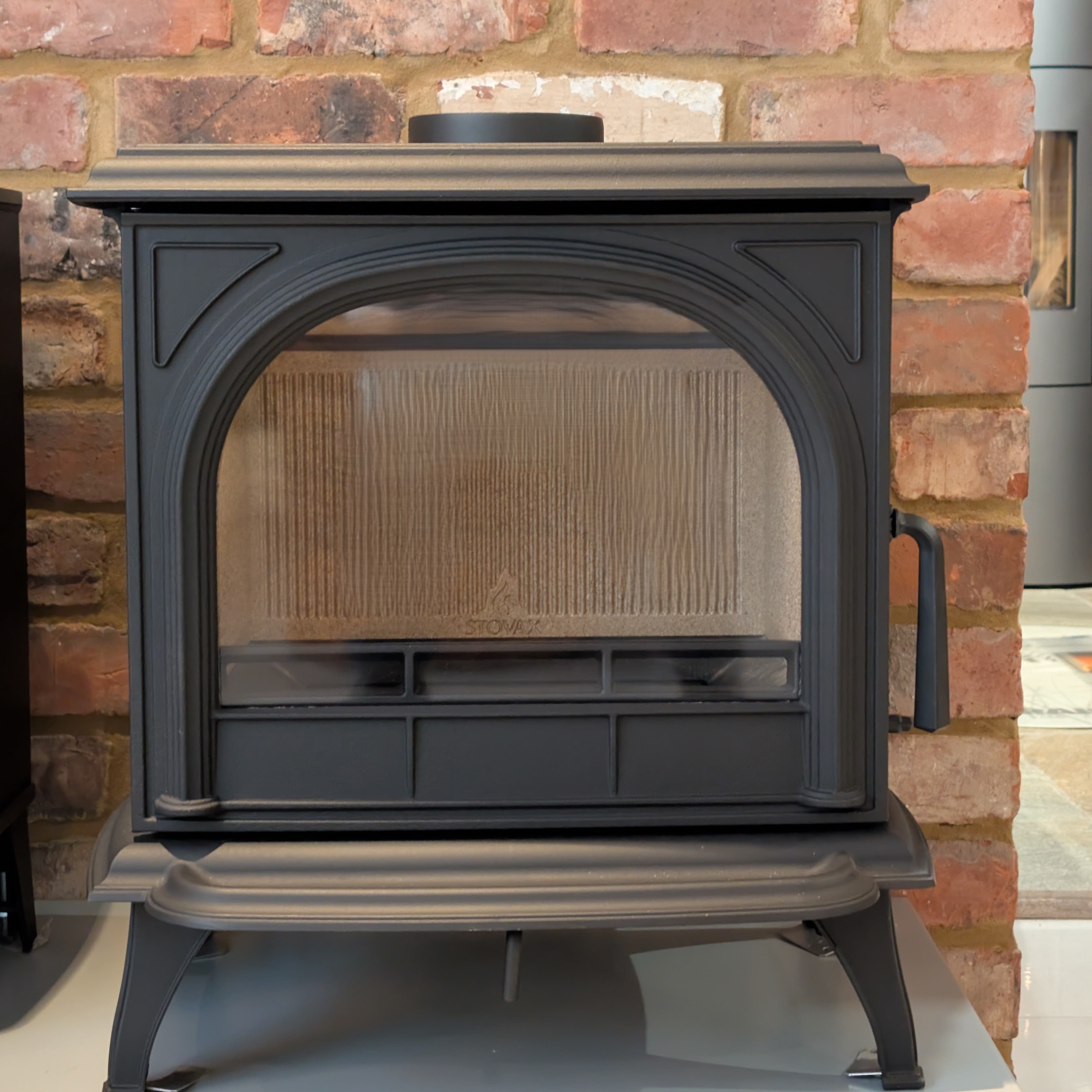 Stovax Huntingdon 30 Clear Door Multfuel Stove - Ex Display