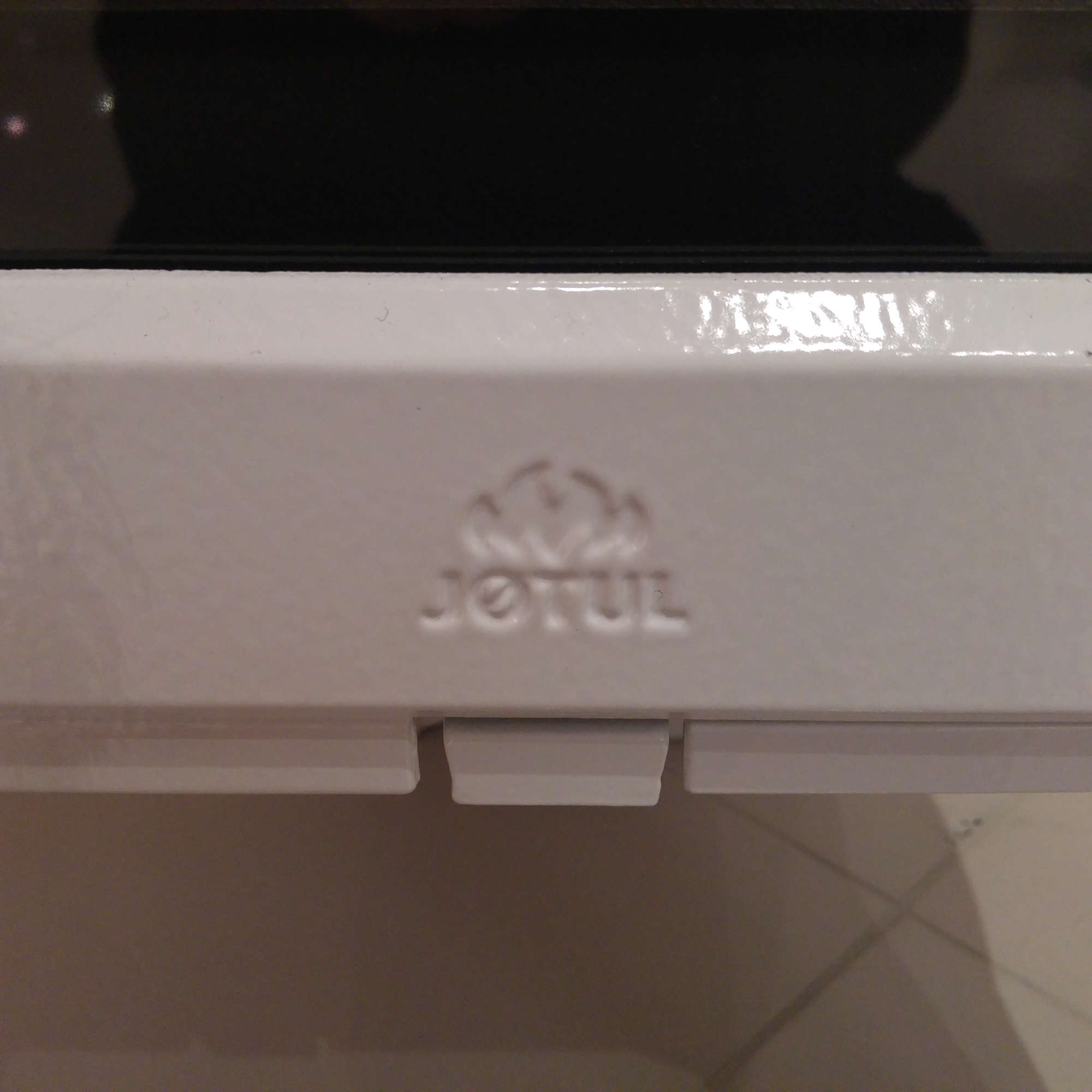 Jotul F163 Wood Burning Stove in White Enamel